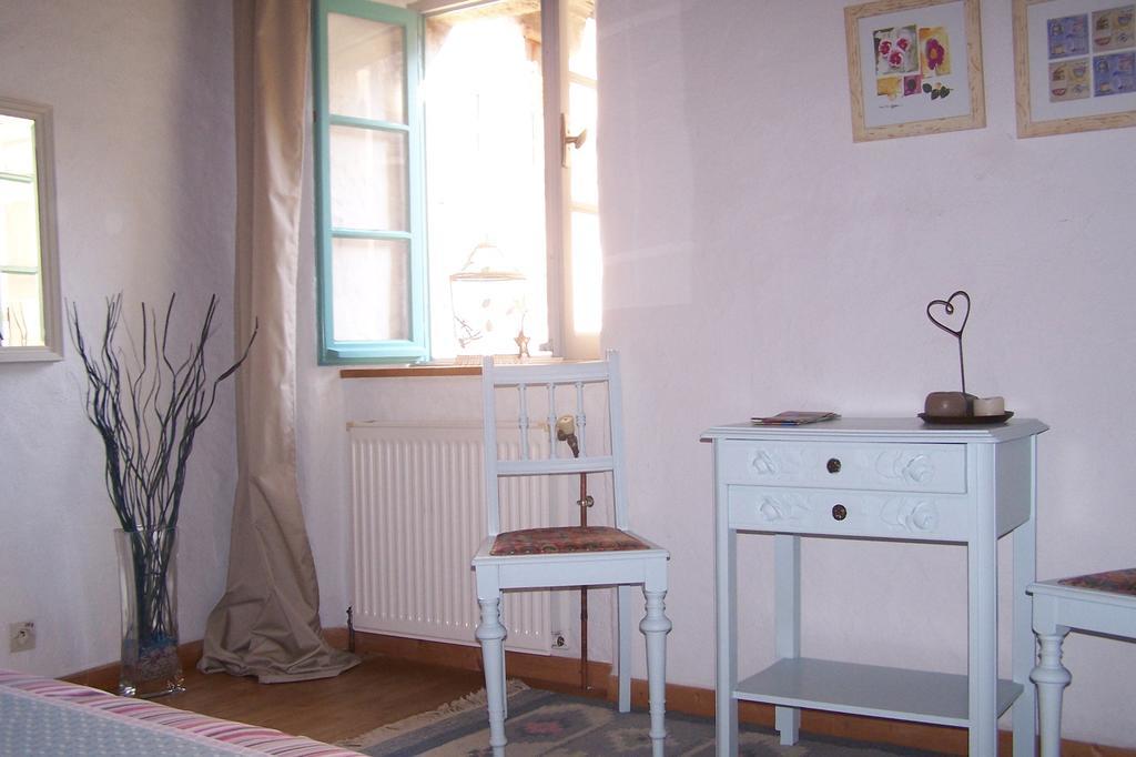 Salomony Chambre D'Hotes Marcols-les-Eaux Zimmer foto