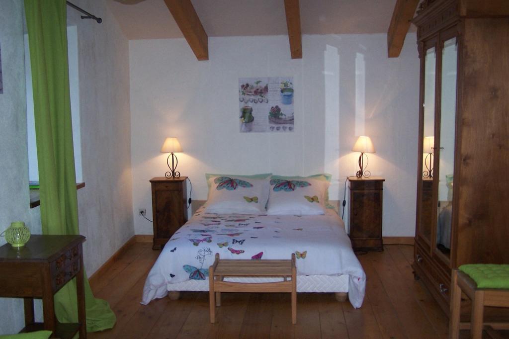 Salomony Chambre D'Hotes Marcols-les-Eaux Zimmer foto