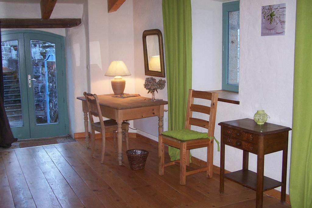 Salomony Chambre D'Hotes Marcols-les-Eaux Zimmer foto